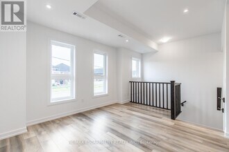 70 Kenesky Dr in Hamilton, ON - Building Photo - Building Photo