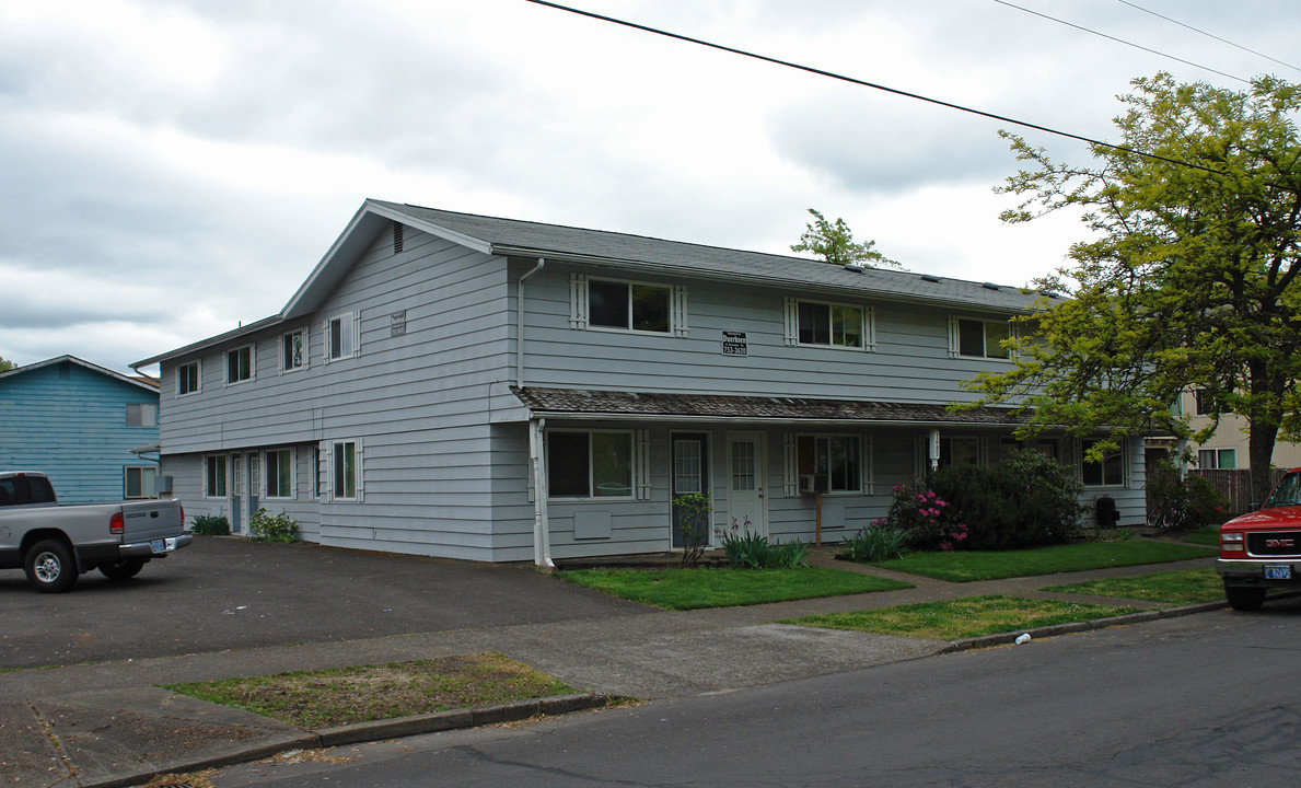 1695 NW Division St in Corvallis, OR - Building Photo