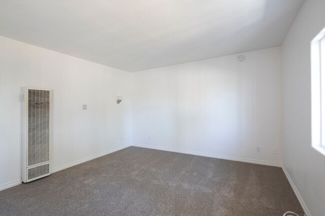 947 Oak Ave in Carlsbad, CA - Building Photo - Building Photo