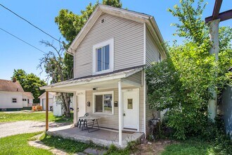 1017 N Martin Luther King Jr Blvd in Lansing, MI - Building Photo - Building Photo