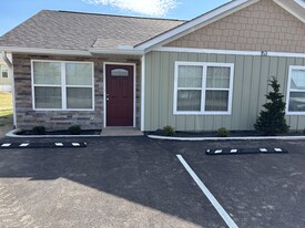 153 School Ave, Unit 102 in Crossville, TN - Building Photo