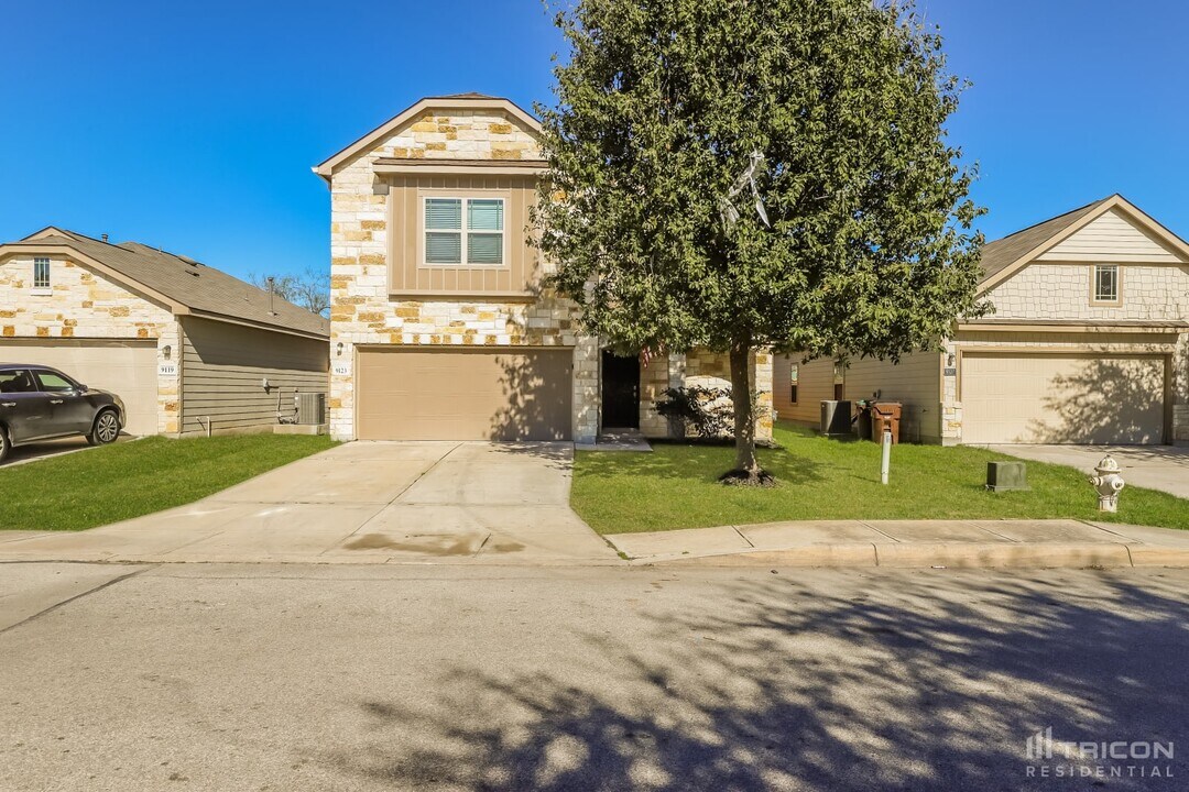 9123 Hogarten Park in Converse, TX - Building Photo