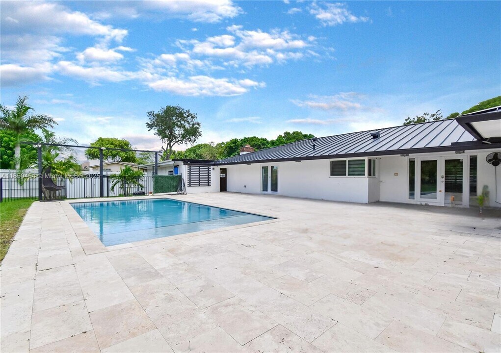 18300 SW 48th St in Southwest Ranches, FL - Building Photo
