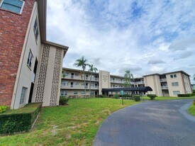 1000 49th St N in St. Petersburg, FL - Building Photo