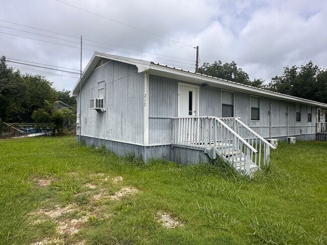 217 SE Second St in Cross Plains, TX - Building Photo - Building Photo