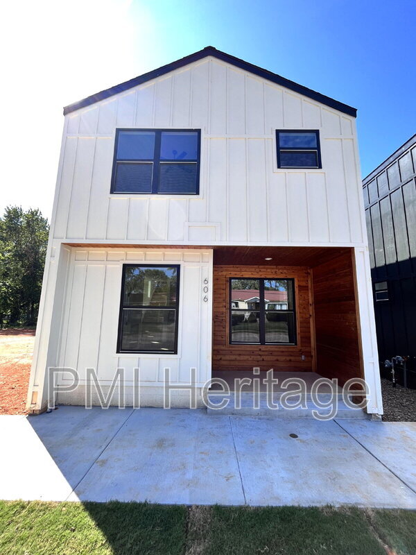 property at 604 N 6th St