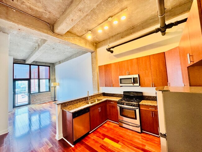 320 E 21st St in Chicago, IL - Building Photo - Building Photo