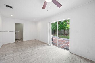 7403 NW 76th Ct in Tamarac, FL - Building Photo - Building Photo