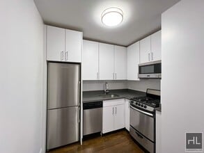 E 16 ST, Unit 17G in New York, NY - Building Photo - Building Photo