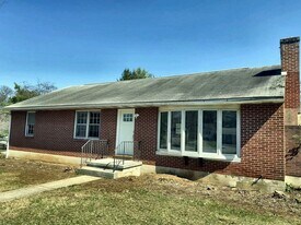 1045 S Pitt St in Carlisle, PA - Building Photo