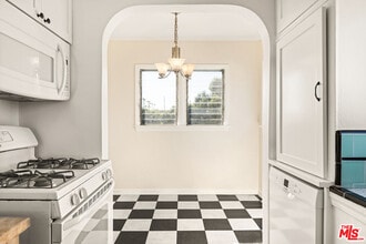 10615 Ayres Ave in Los Angeles, CA - Building Photo - Building Photo