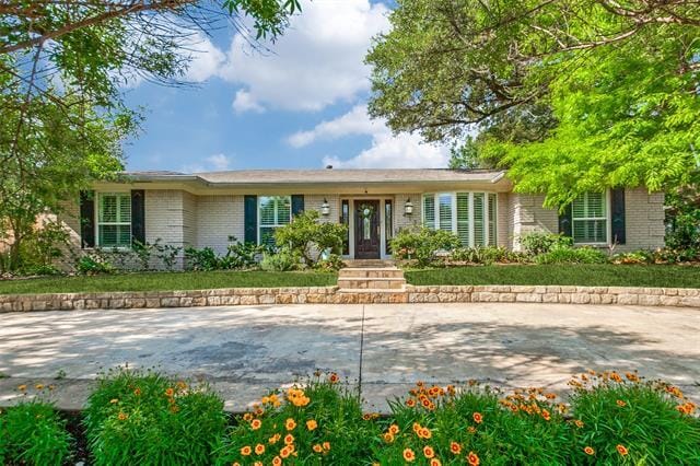property at 413 Canyon Creek Dr
