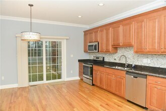 17 Brookview Cir in Bristol, CT - Building Photo - Building Photo