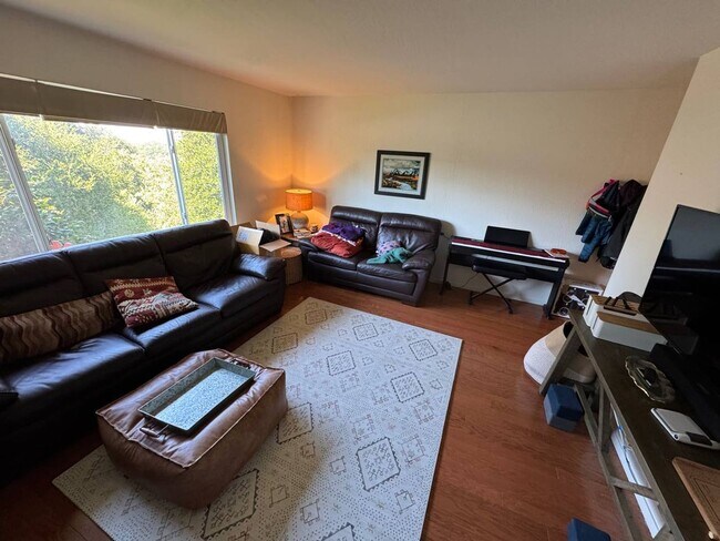 5229 Saddle Brook Dr in Oakland, CA - Building Photo - Building Photo
