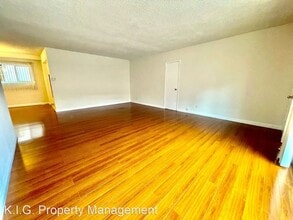 1065 S Holt Ave in Los Angeles, CA - Building Photo - Building Photo