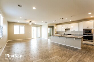 17280 W Kendall St in Goodyear, AZ - Building Photo - Building Photo