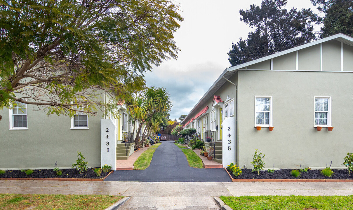 2435 Jefferson Ave in Berkeley, CA - Building Photo