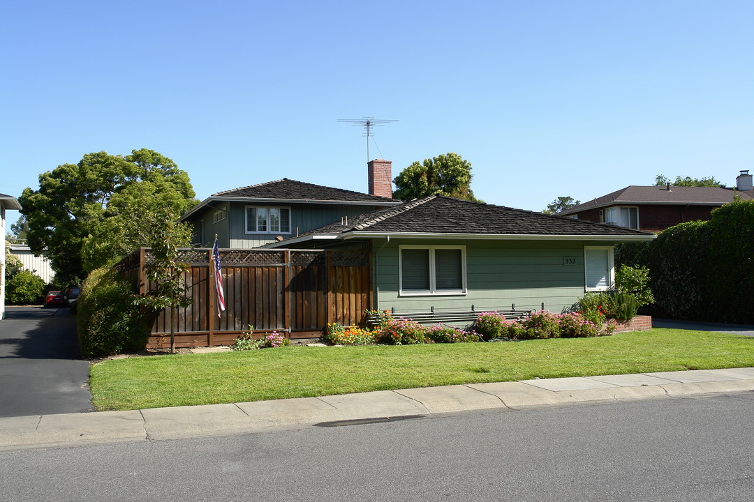 332 Waverley St in Menlo Park, CA - Foto de edificio