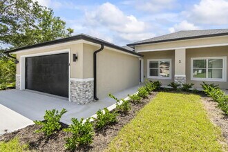 2 Louisburg Ln in Palm Coast, FL - Foto de edificio - Building Photo