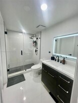 690 SW 1st Ct in Miami, FL - Building Photo