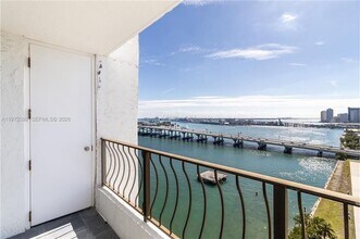 555 NE 15th St, Unit Unit 20A in Miami, FL - Foto de edificio - Building Photo