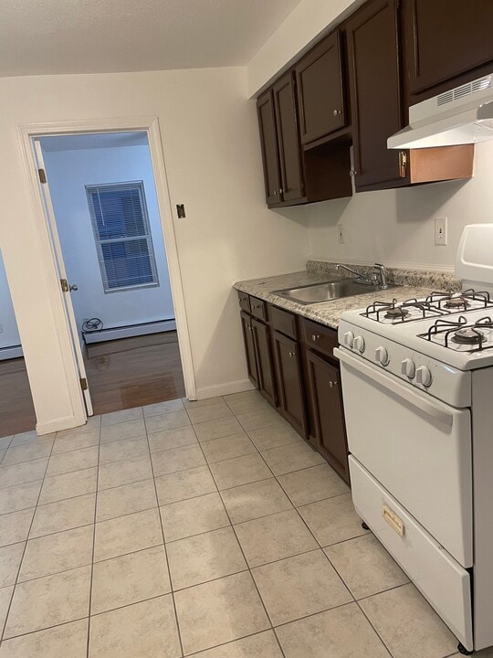 10 Bergen St, Unit 2F in Providence, RI - Building Photo