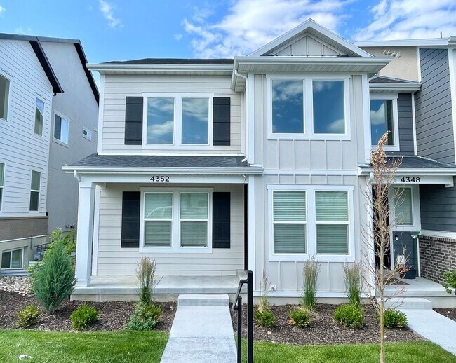 property at 4352 W Watchmen Wy