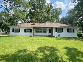 6017 N Howard Ave in Gladstone, MO - Building Photo