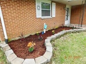 4792 Pyrmont Rd in Lewisburg, OH - Foto de edificio - Building Photo