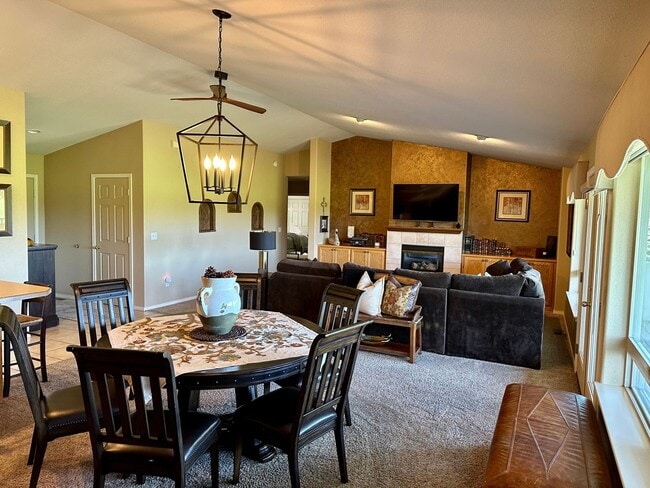 725 Hanks St in Klamath Falls, OR - Building Photo - Building Photo