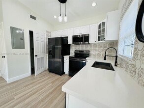 1012 NE 17th Ct in Fort Lauderdale, FL - Building Photo - Building Photo