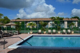 10529 NW 10th St in Pembroke Pines, FL - Building Photo - Building Photo