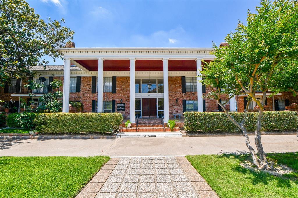 2824 Briarhurst Dr in Houston, TX - Building Photo