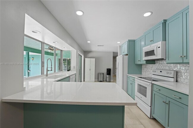 2911 SW 108th Way in Davie, FL - Building Photo - Building Photo