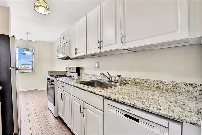 property at 2928 W 5th St