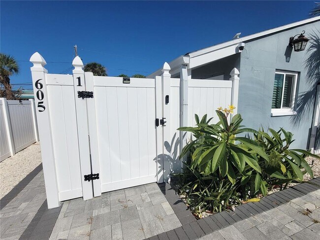 605 69th Ave in St Pete Beach, FL - Building Photo - Building Photo