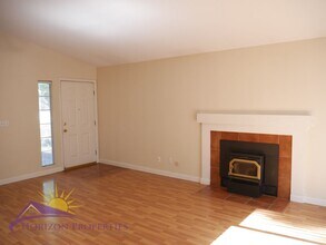 8636 Travary Way in Antelope, CA - Building Photo - Building Photo