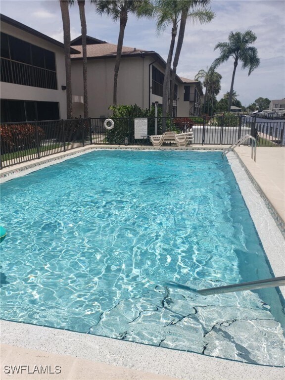 3935 Country Club Blvd in Cape Coral, FL - Building Photo - Building Photo