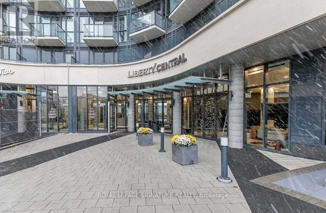 51 E Liberty St in Toronto, ON - Building Photo