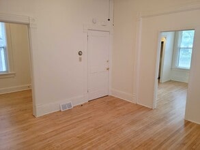 3115 N Bartlett Ave - Lower in Milwaukee, WI - Building Photo - Building Photo