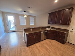 918 Castellona Dr in Newman, CA - Building Photo - Building Photo