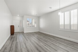 10071 Lemon Valley Ave in Las Vegas, NV - Building Photo - Building Photo