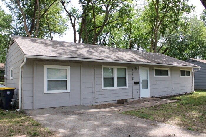 11309 Corrington Ave in Kansas City, MO - Building Photo