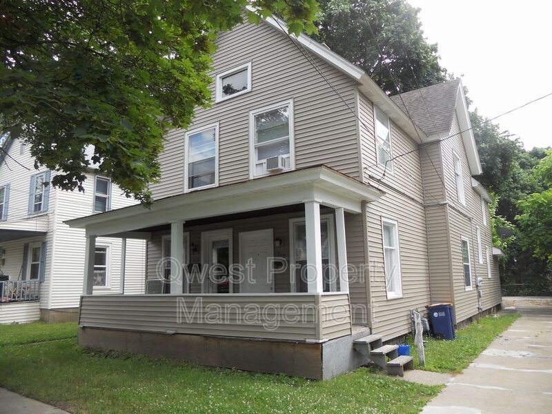 216 Travis St NE in Grand Rapids, MI - Building Photo