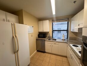 644 Beacon St, Unit 404 in Boston, MA - Building Photo - Building Photo