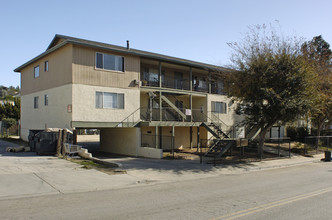 Buena Altura Apartments in Fallbrook, CA - Foto de edificio - Building Photo