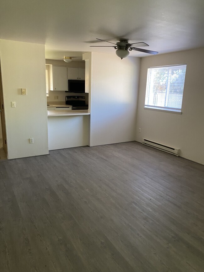 505 Louis J Ave in Talent, OR - Building Photo - Building Photo