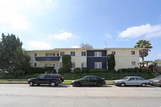 Midvale Manor in Los Angeles, CA - Building Photo - Building Photo