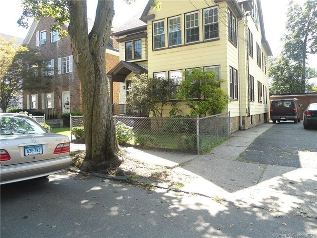 43 Melrose Ave, Unit 2 in Bridgeport, CT - Building Photo - Building Photo