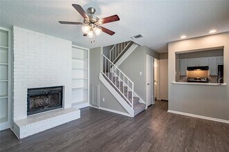 800 Treadwell Ct in Hurst, TX - Building Photo - Building Photo